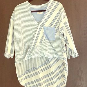 Holding horses blouse !